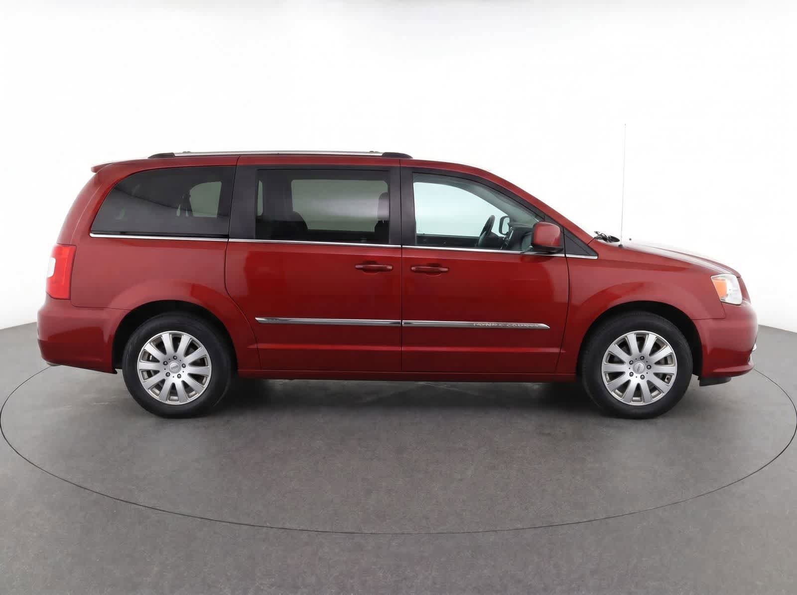 Used 2012 Chrysler Town & Country Touring w/ Entertainment Group #1 FWD image 8