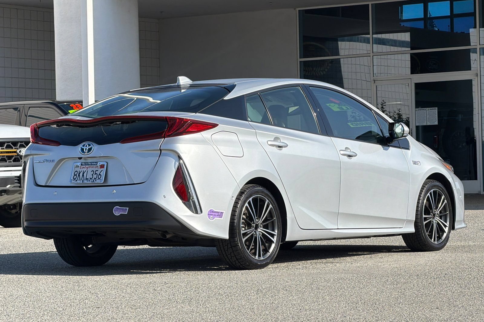 Used 2019 Toyota Prius Prime Advanced w/ Carpet Mat Package FWD image 4