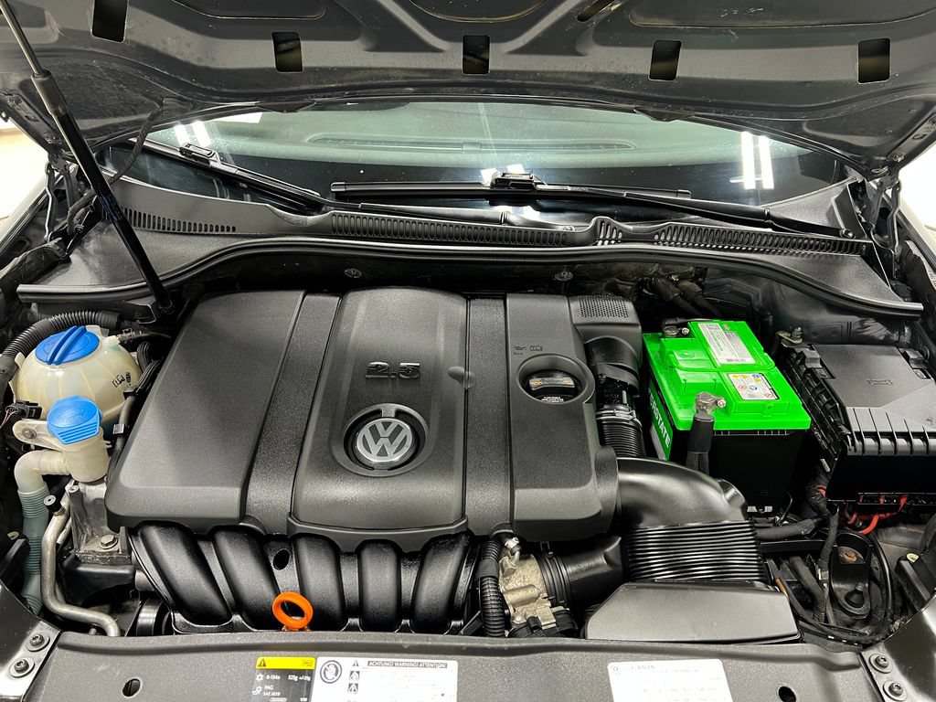 Used 2013 Volkswagen Golf 4-Door FWD image 25
