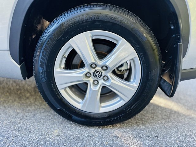 Used 2024 Toyota Highlander LE image 29