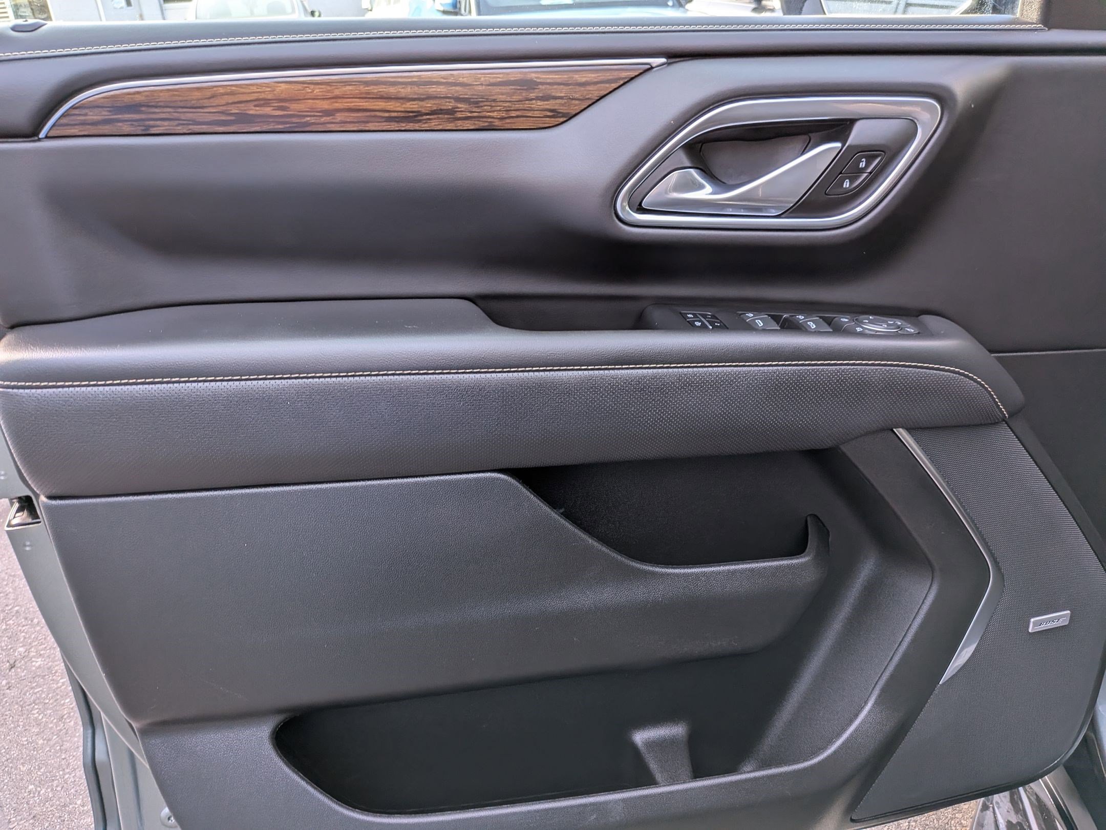 Used 2023 Chevrolet Suburban Premier image 12