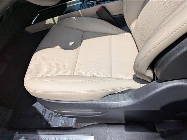 New 2025 Lincoln Corsair Reserve w/ Equipment Group 202A image 4