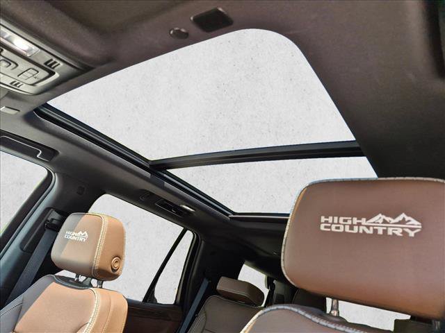 Used 2024 Chevrolet Tahoe High Country AWD/4WD image 17