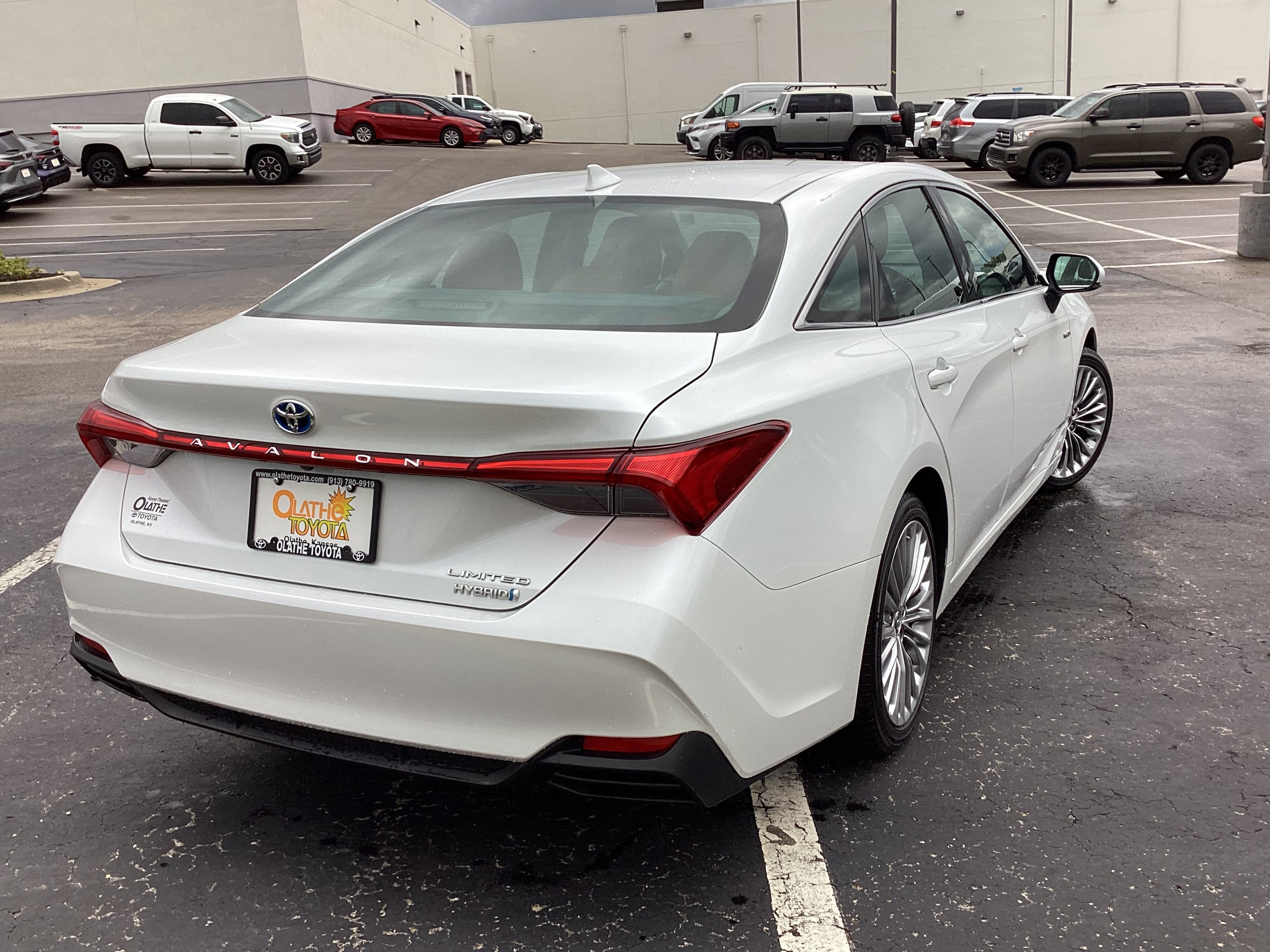 Certified 2019 Toyota Avalon Limited w/ All Weather Liner Package FWD image 3
