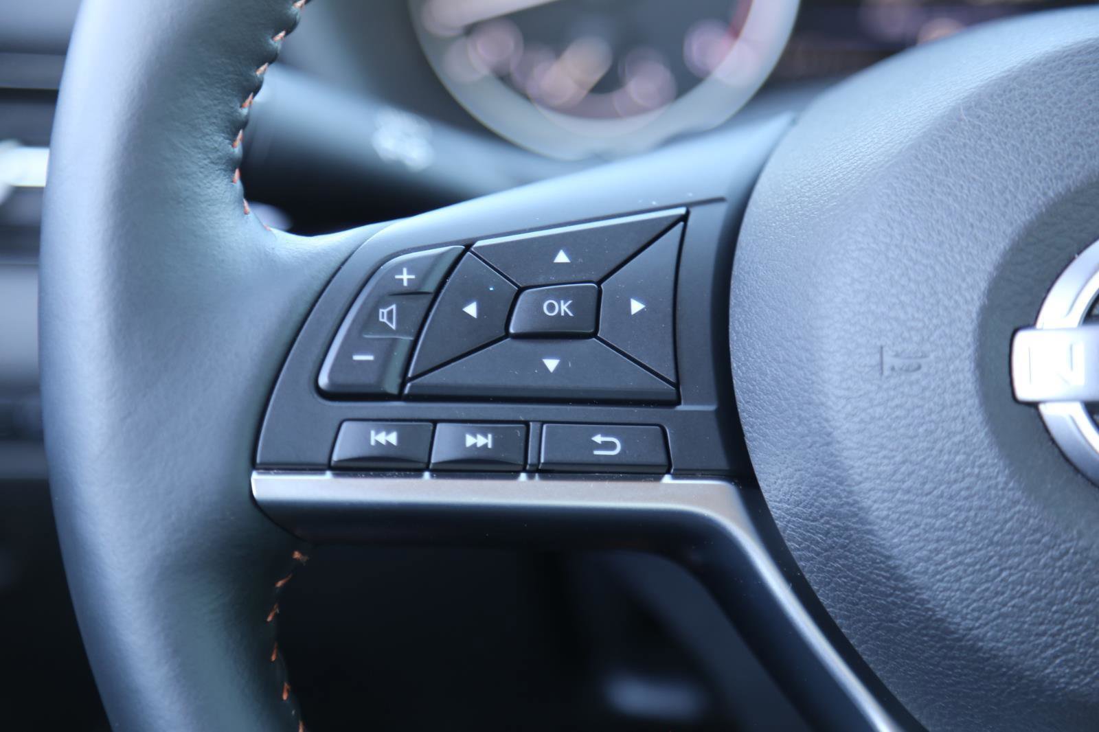 Used 2025 Nissan Sentra SR w/ SR Premium Package image 12