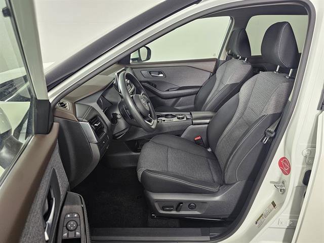 Used 2021 Nissan Rogue SV image 24