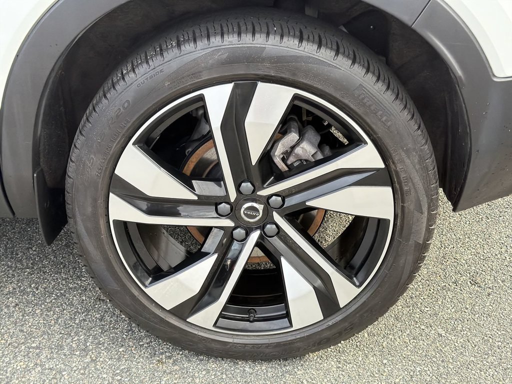 Certified 2023 Volvo XC40 B5 Plus w/ Protection Package Premier AWD/4WD image 11