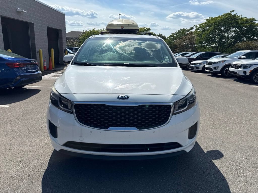 Used 2017 Kia Sedona LX w/ LX Essentials Premium Package FWD image 2