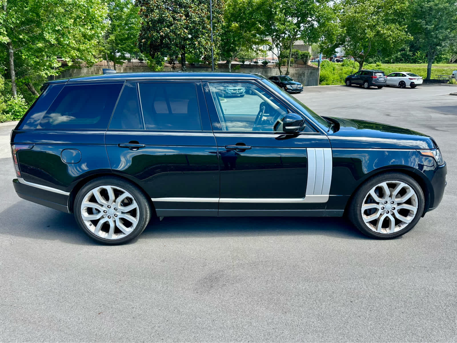 Used 2017 Land Rover Range Rover HSE AWD/4WD image 4