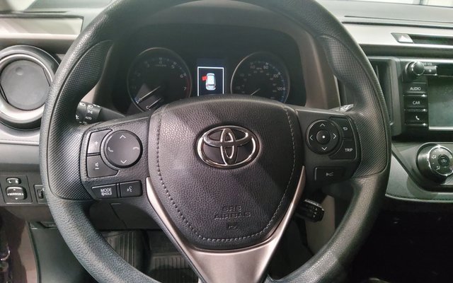 Used 2018 Toyota RAV4 LE image 21