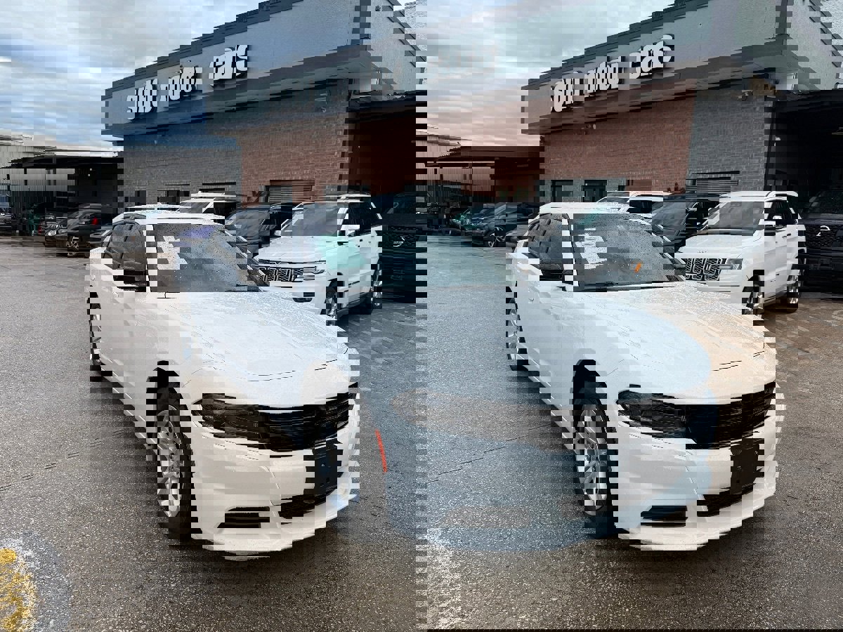 Used 2023 Dodge Charger SXT image 2