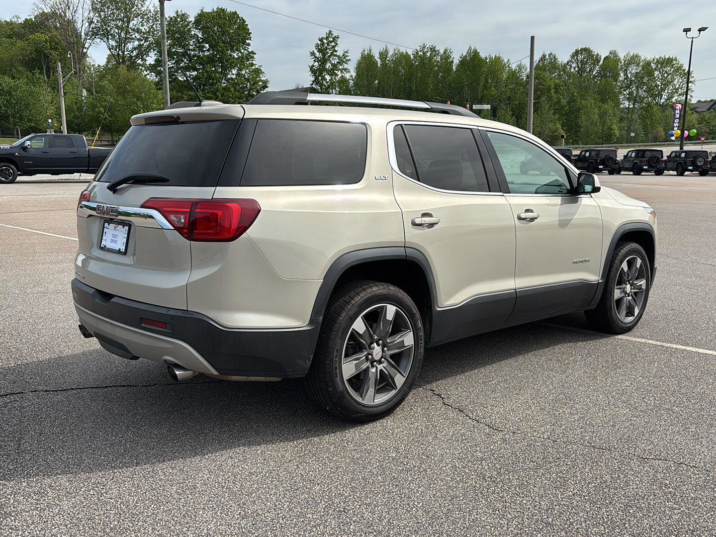 Used 2017 GMC Acadia SLT image 3