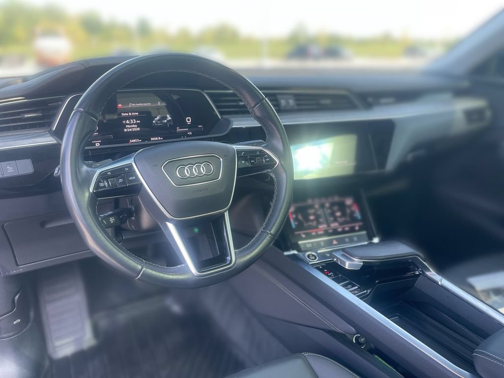 Used 2022 Audi e-tron Premium AWD/4WD image 17