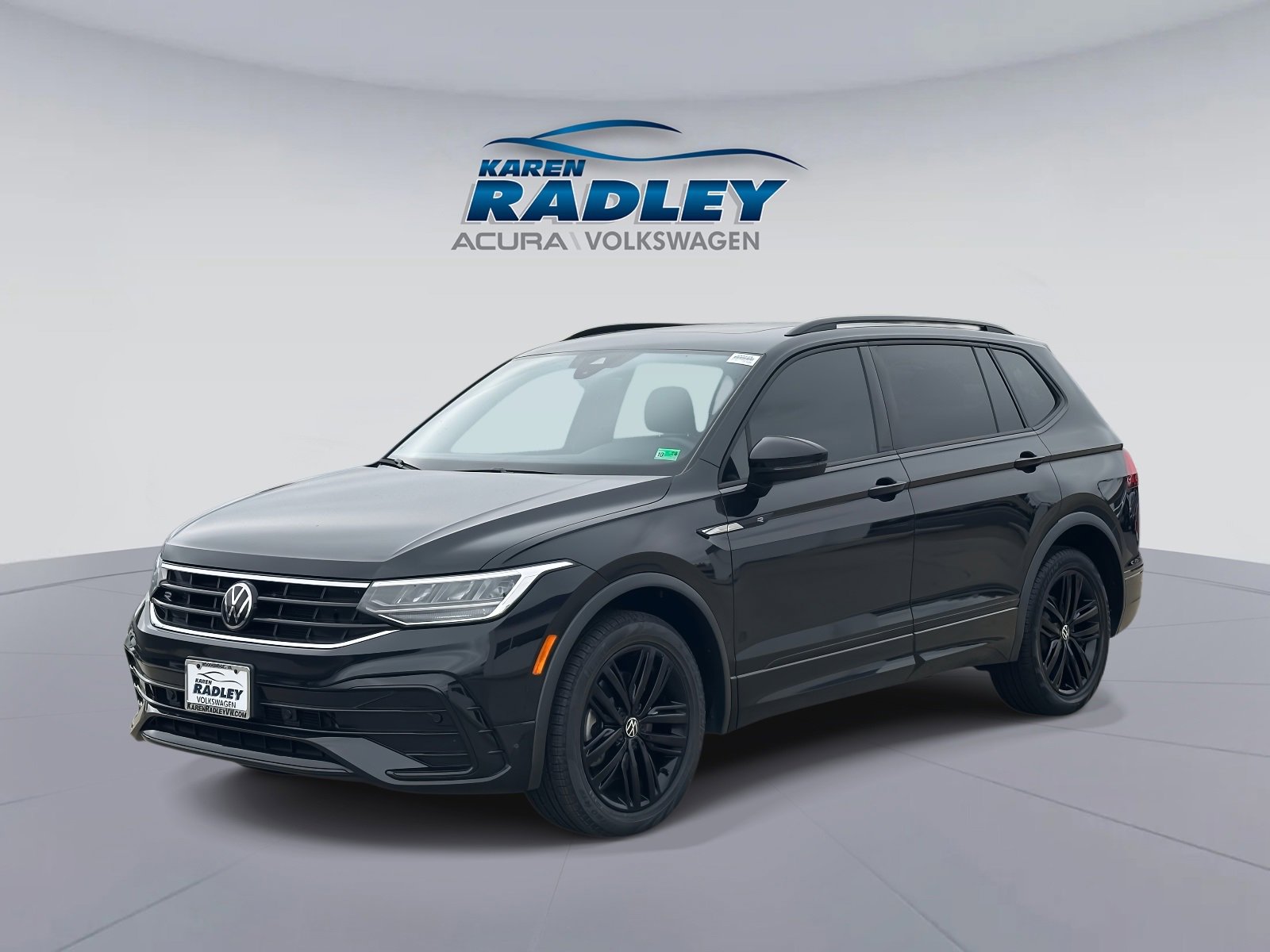 Certified 2022 Volkswagen Tiguan SE R-Line image 5