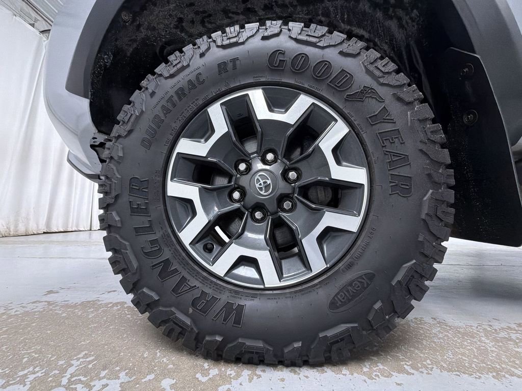 Used 2022 Toyota Tacoma TRD Off-Road w/ Technology Package image 14