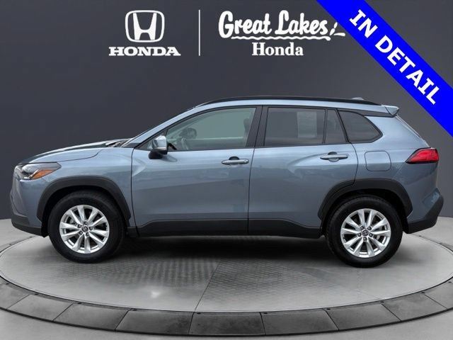 Used 2024 Toyota Corolla Cross LE AWD/4WD image 3