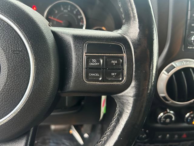 Used 2014 Jeep Wrangler Unlimited Sahara w/ Dual Top Group AWD/4WD image 19