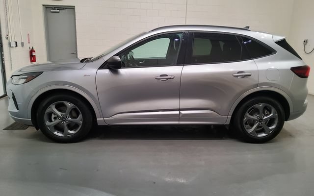 Used 2023 Ford Escape ST-Line w/ Tech Pack #1 FWD image 7