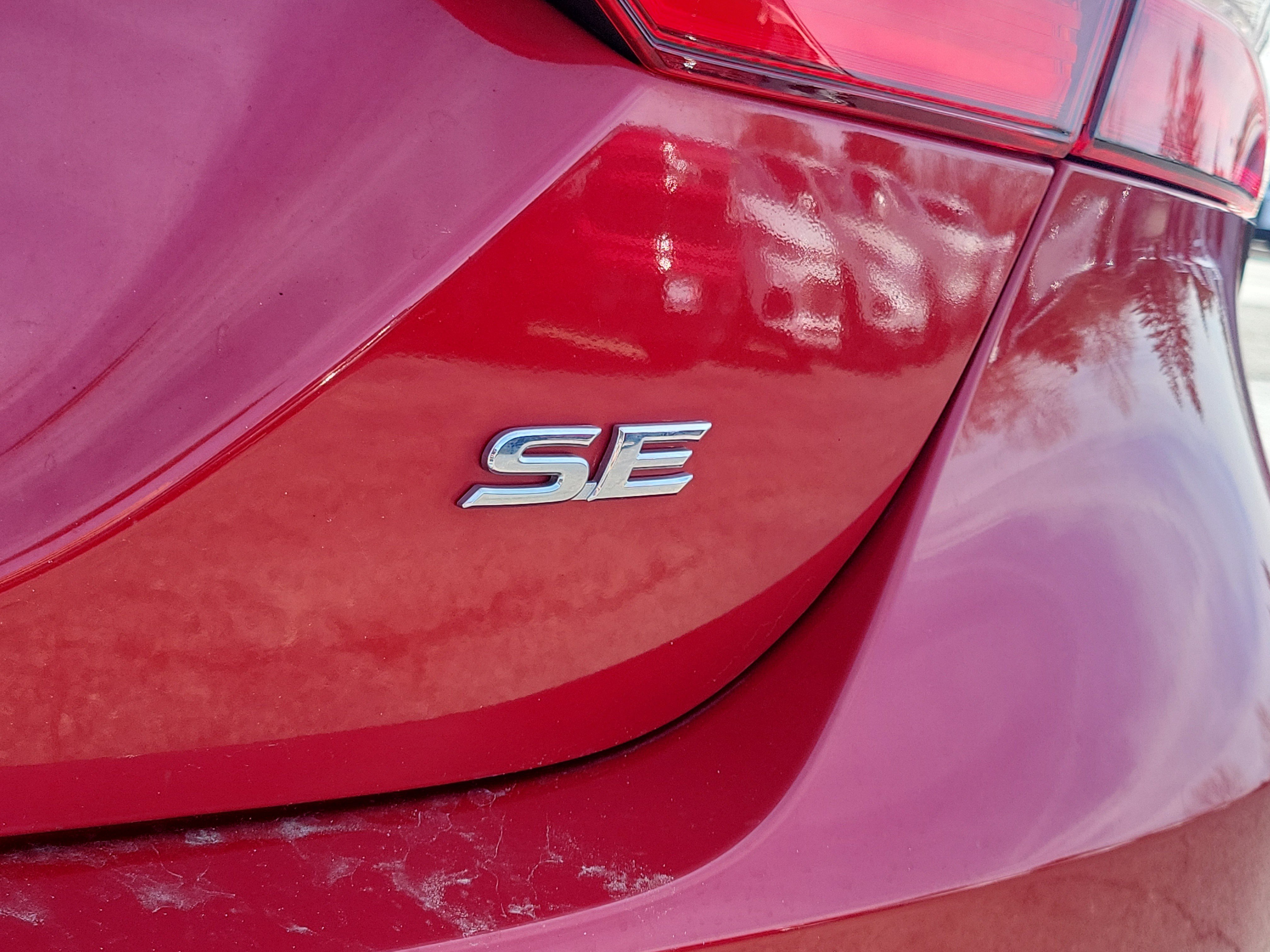 Used 2020 Toyota Camry SE FWD image 7