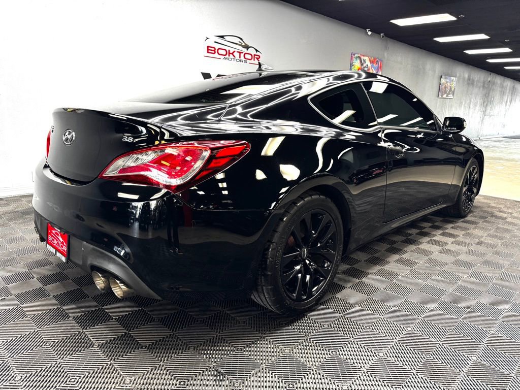 Used 2016 Hyundai Genesis 3.8 RWD image 14