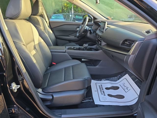 Used 2023 Nissan Rogue SV w/ SV Premium B Package FWD image 14