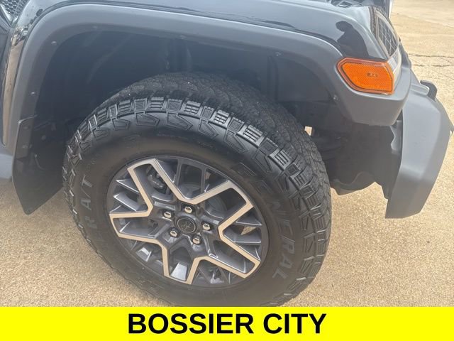 Used 2024 Jeep Wrangler Unlimited Sahara w/ Safety Group AWD/4WD image 4