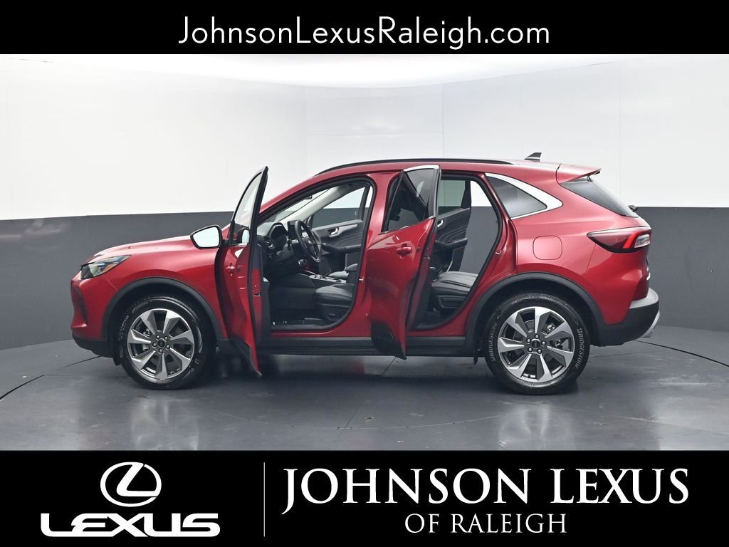 Used 2025 Ford Escape Platinum w/ Premium Technology Package image 31