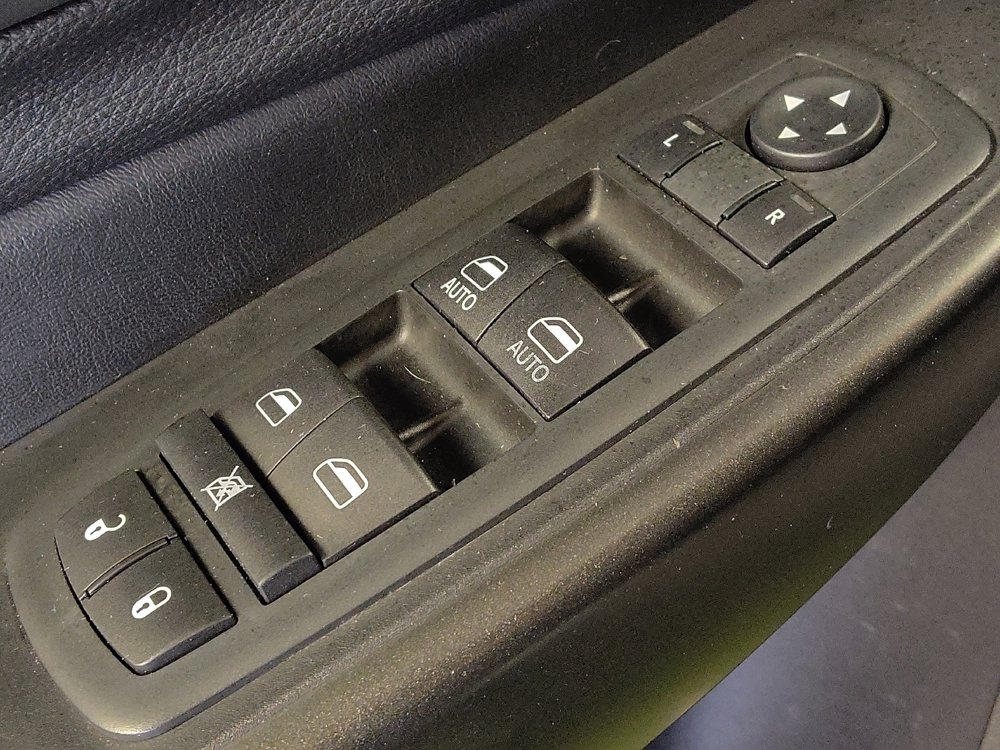 Used 2020 Jeep Cherokee Trailhawk image 27