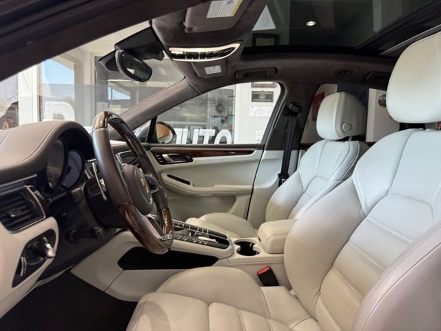 Used 2016 Porsche Macan Turbo AWD/4WD image 7