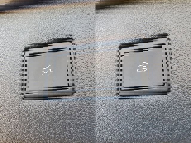 Used 2022 Volkswagen Tiguan SE R-Line image 8