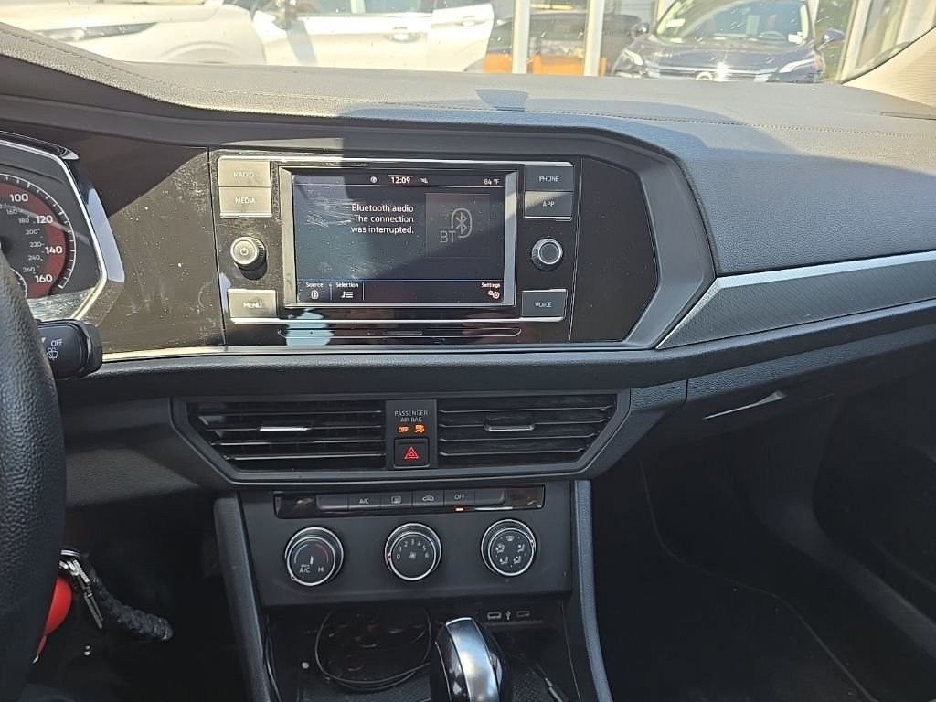 Used 2020 Volkswagen Jetta SE FWD image 3