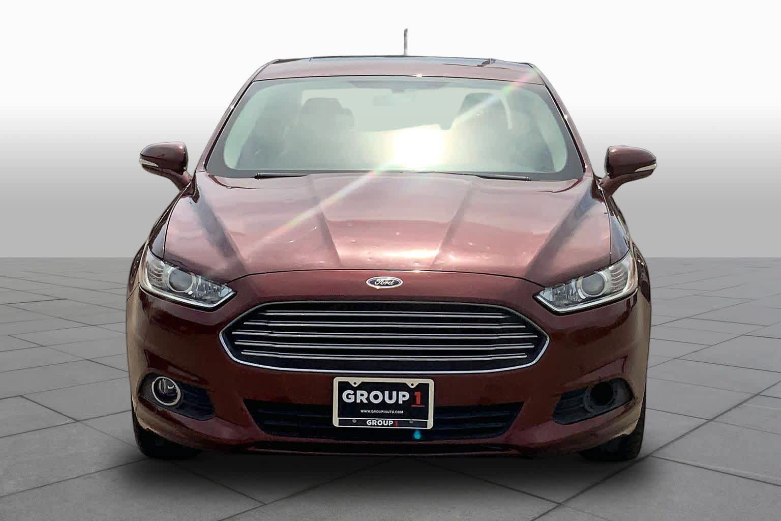 Used 2016 Ford Fusion SE w/ Equipment Group 202A FWD image 4