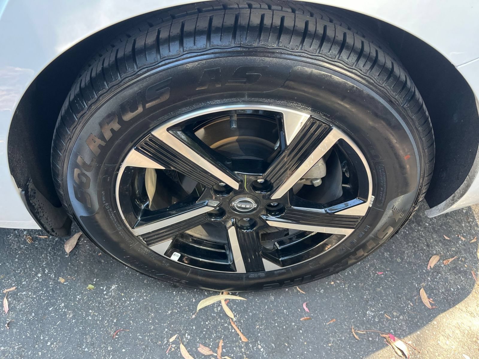 Used 2025 Nissan Sentra SV FWD image 27