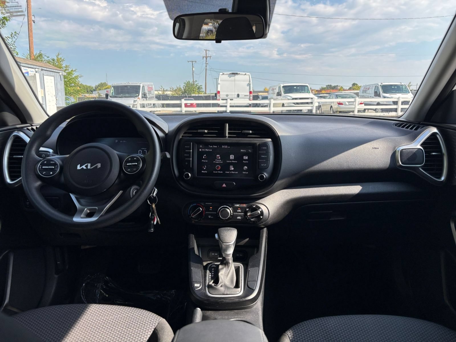 Used 2025 Kia Soul LX w/ LX Technology Package FWD image 26