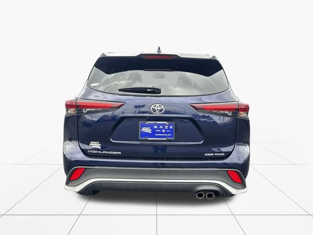 Used 2025 Toyota Highlander XSE AWD/4WD image 4