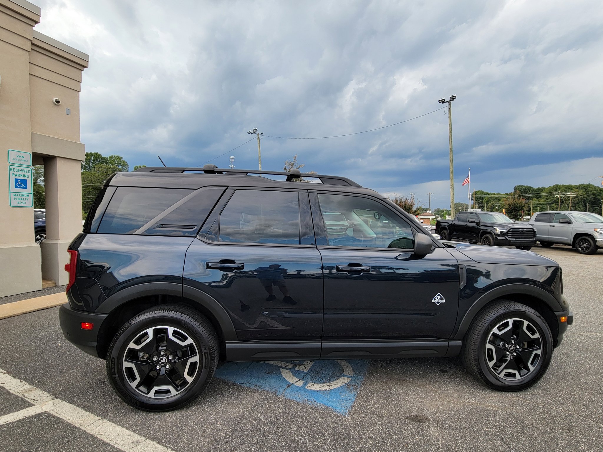 Used 2021 Ford Bronco Sport Outer Banks w/ Outer Banks Package (96D) image 16