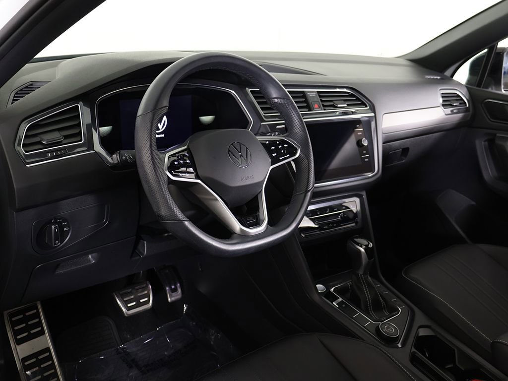 Used 2022 Volkswagen Tiguan SE R-Line image 28