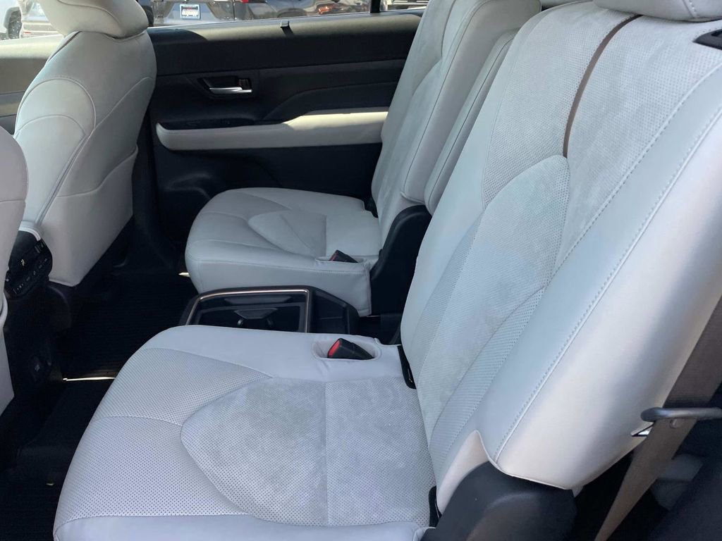 Used 2024 Toyota Grand Highlander AWD Hybrid image 26