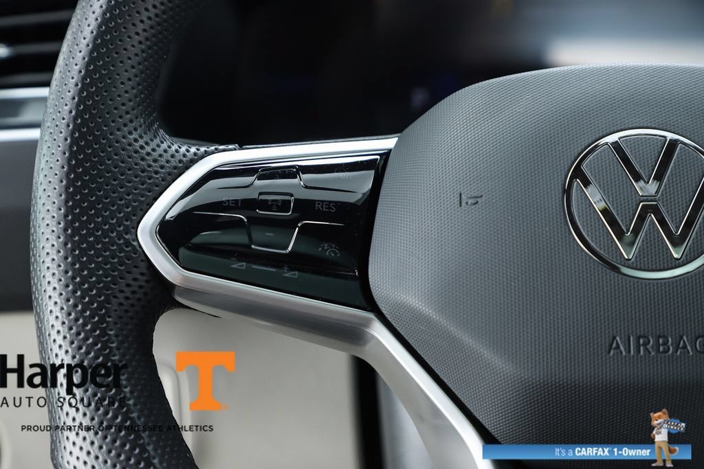 Used 2024 Volkswagen Tiguan SE R-Line FWD image 59