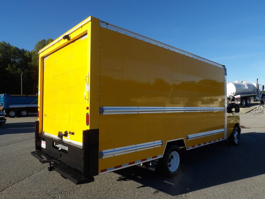 Used 2022 Ford E-350 and Econoline 350 Super Duty RWD image 8