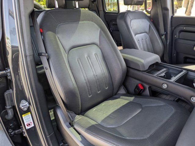 Used 2021 Land Rover Defender 110 X-Dynamic SE AWD/4WD image 31