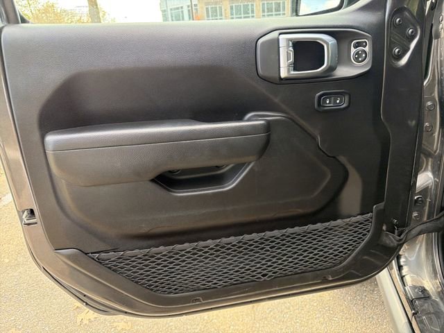 Used 2024 Jeep Gladiator Mojave w/ Convenience Group AWD/4WD image 10