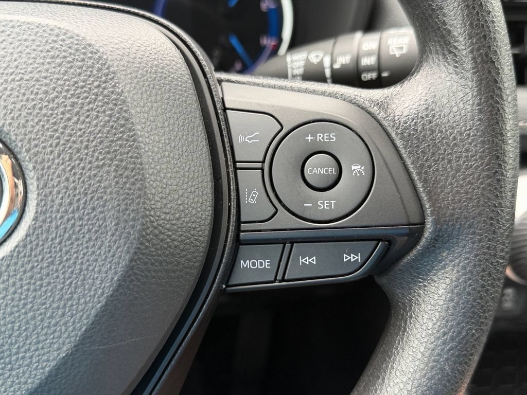 Used 2025 Toyota RAV4 XLE AWD/4WD image 22
