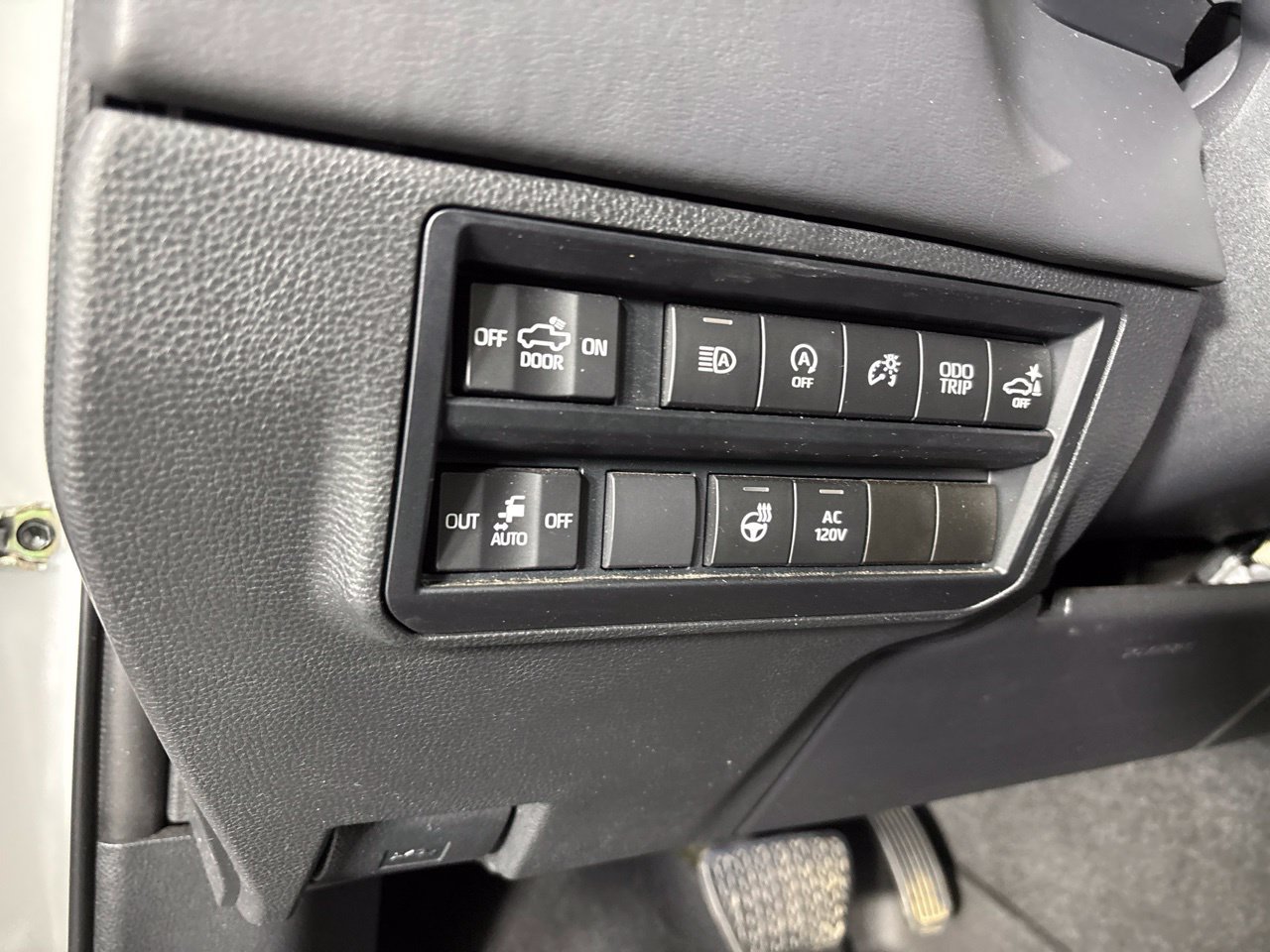 Used 2023 Toyota Tundra Platinum w/ Advanced Package AWD/4WD image 8