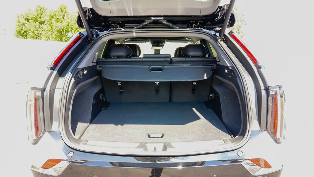 New 2026 Cadillac Optiq Sport 2 RWD image 9