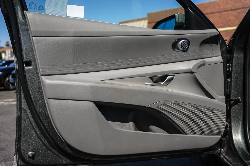 Used 2024 Hyundai Elantra SE FWD image 20