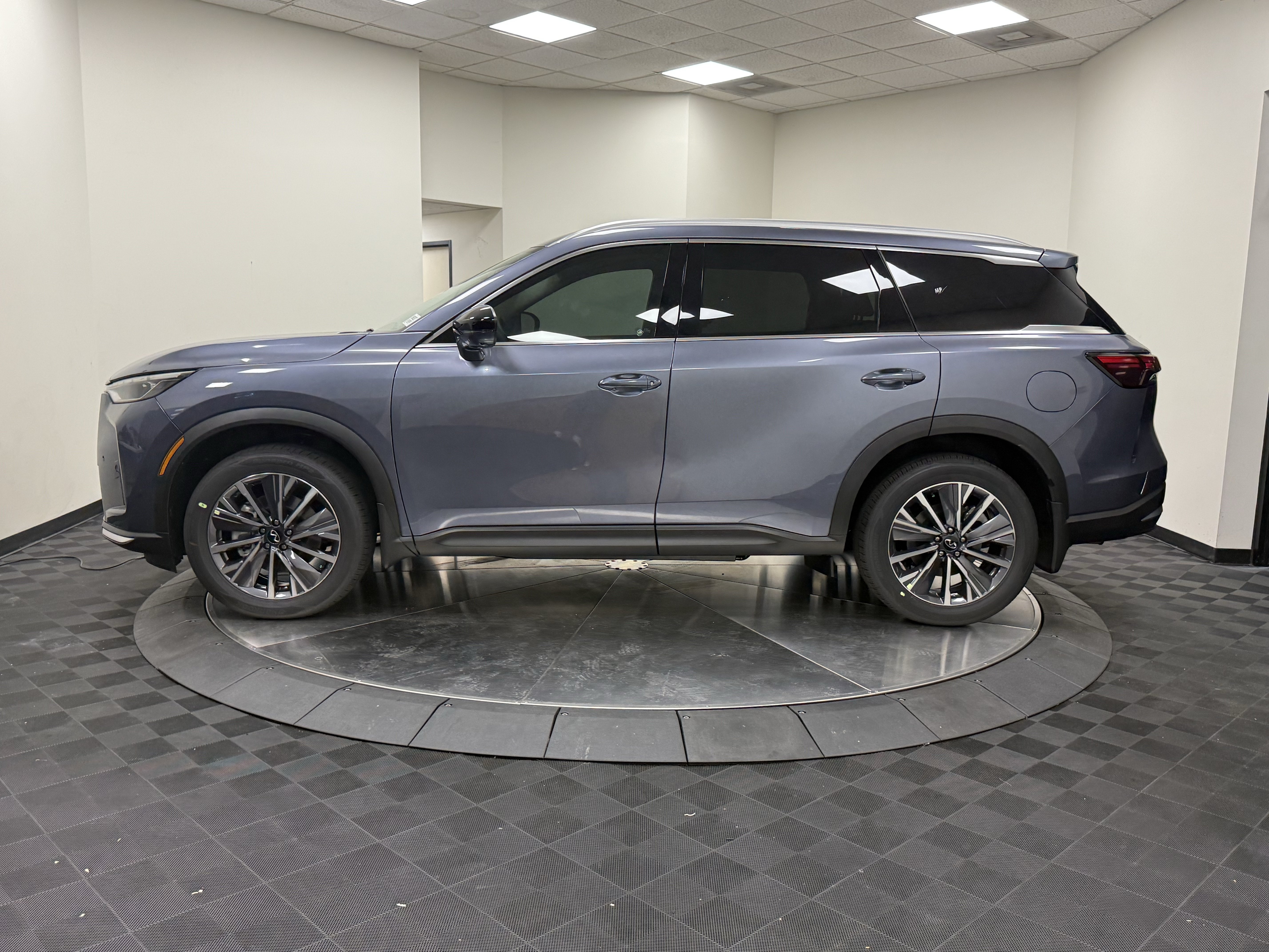 Certified 2027 INFINITI QX60 Luxe w/ Cargo Package FWD image 4