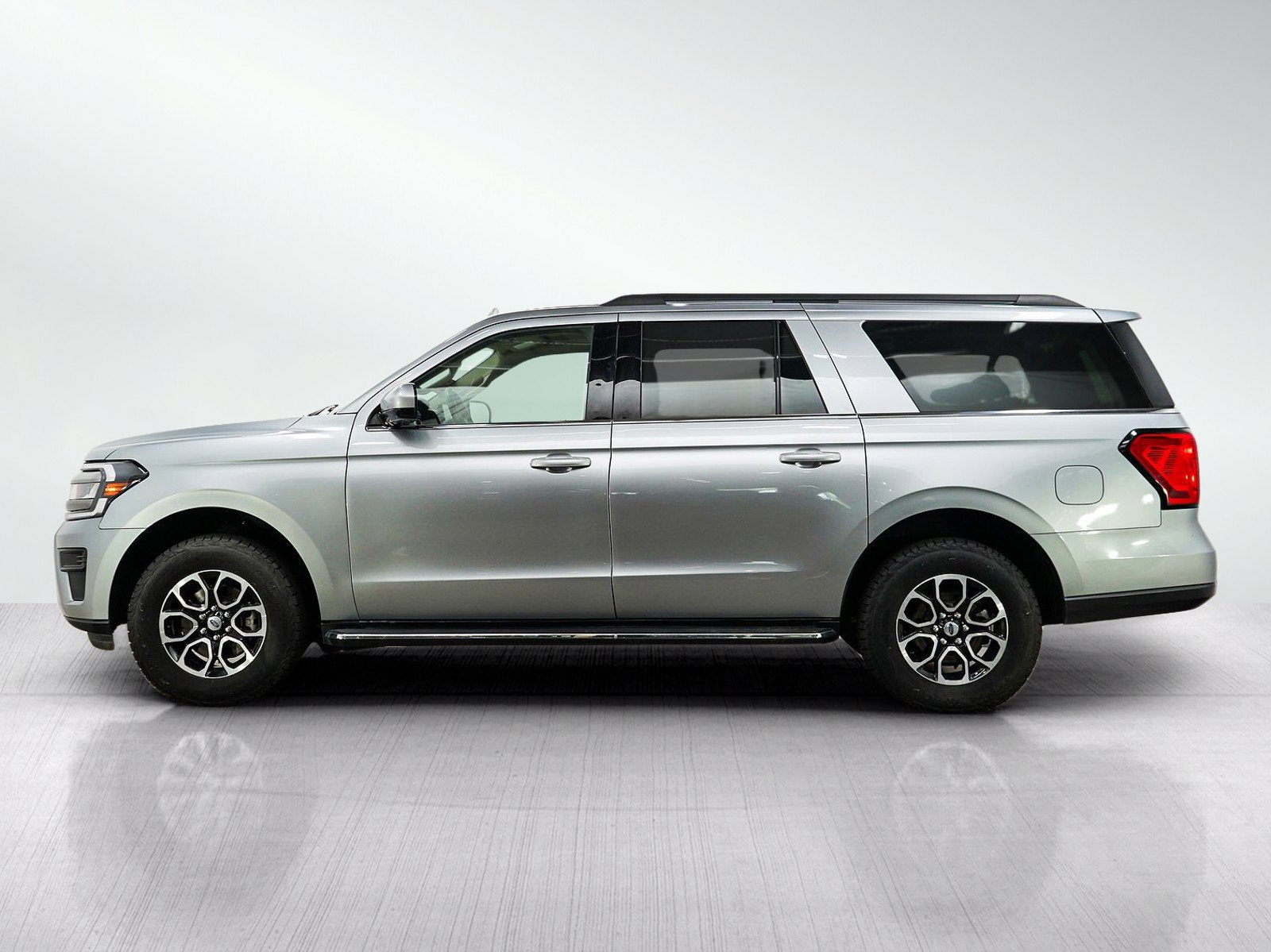 Used 2023 Ford Expedition Max XLT AWD/4WD image 2