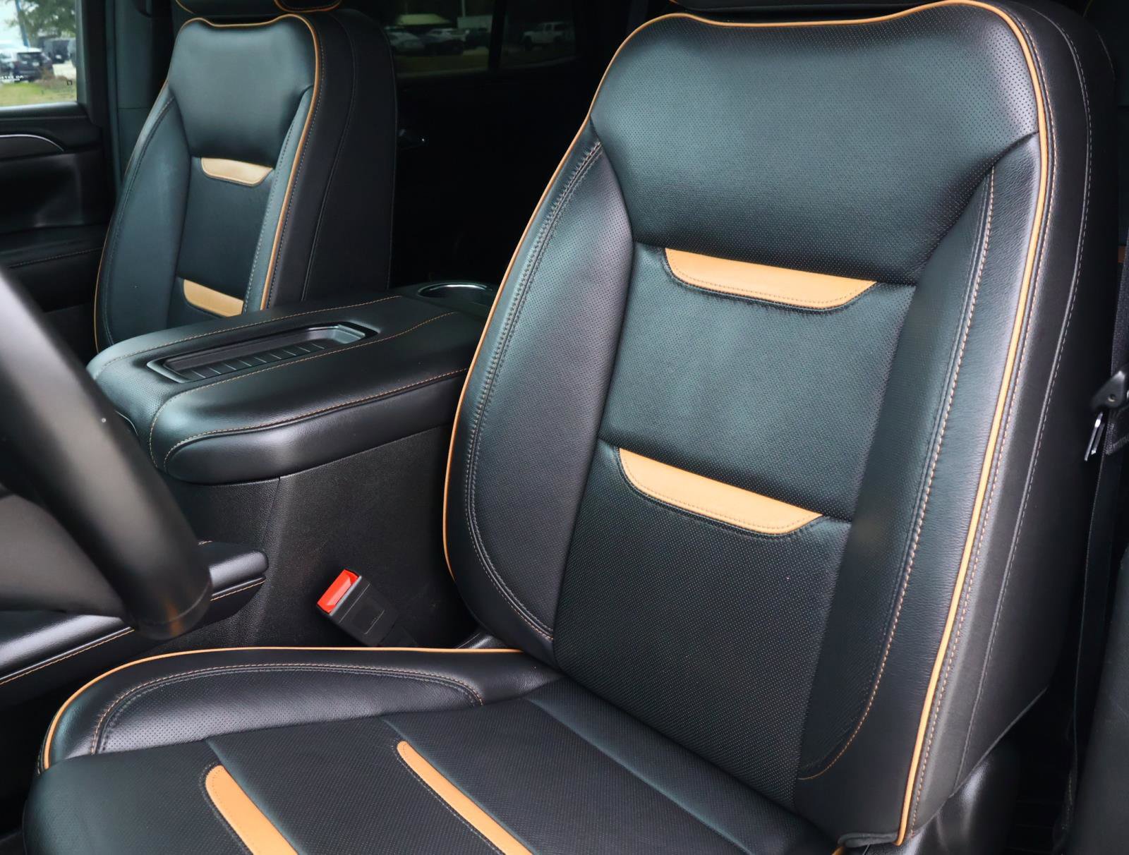 Used 2023 GMC Yukon AT4 w/ Technology Package image 15