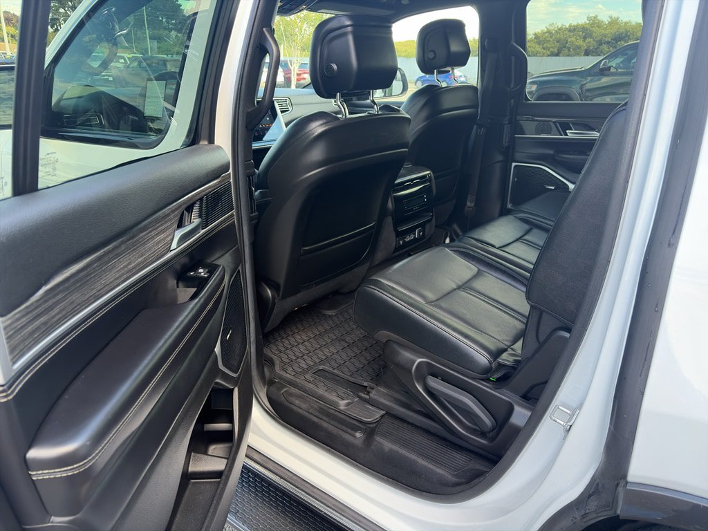 Used 2022 Jeep Wagoneer Series II AWD/4WD image 15